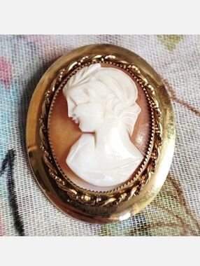 RUSSEL 12KGF Gold Filled Women's Rustic Carved Shell Vintage Transparent Cameo